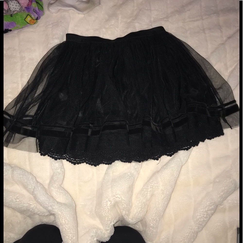 NWOT Adorable tulle/satin/crochet skirt - Picture 4 of 7